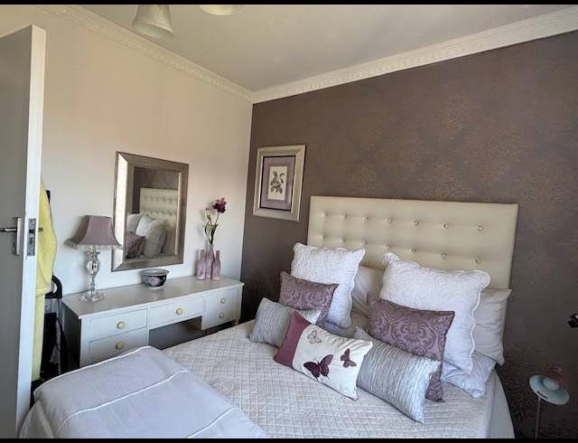 2 BEDROOM APARTMENT FOR SALE IN GLENWOOD